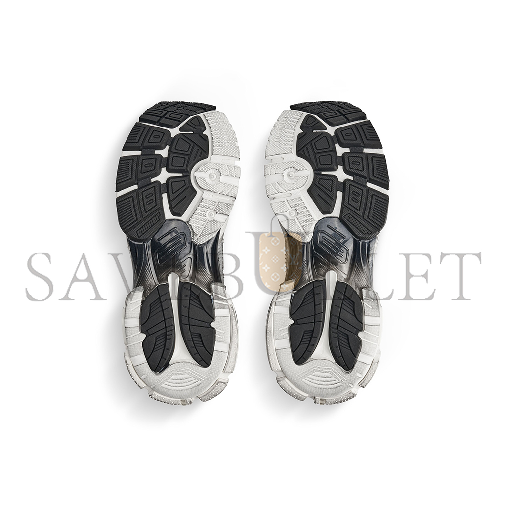 BALENCIAGA WOMEN'S RUNNER GRADIENT SNEAKER IN WHITEBLACK 772767WRUNG9010 BALENCIAGA WOMEN'S RUNNER GRADIENT SNEAKER IN WHITEBLACK 772767WRUNG9010